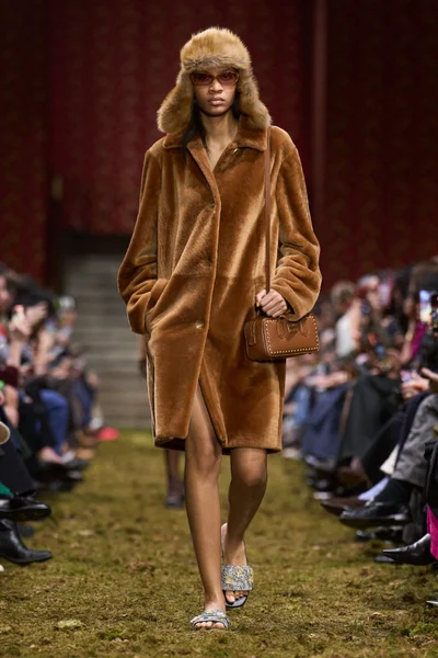 Look 50